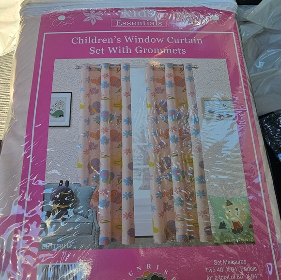 Childrens window curtin - Picture 1 of 3